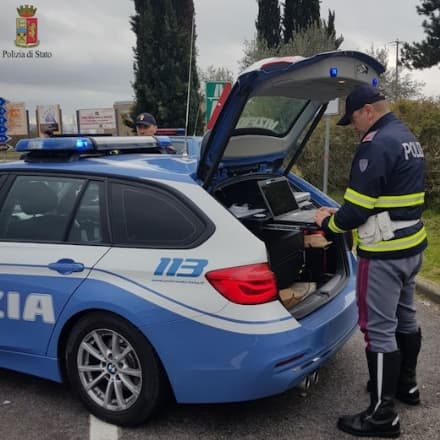 AUTOSTRADA TORINO-MILANO - Due chilometri in contromano con la Panda: automobilista fermato dalla polizia stradale