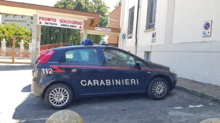 CUORGNE' - Si accoltella davanti all'ospedale, carabinieri salvano 60enne