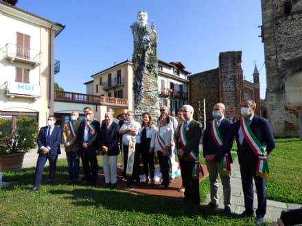 CASTELLAMONTE - Un monumento di ceramica, perenne tributo a Costantino Nigra - FOTO