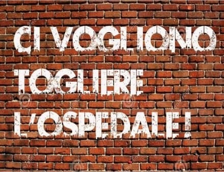 IVREA - Arrivano i manifesti: «Ci vogliono togliere l'ospedale!»