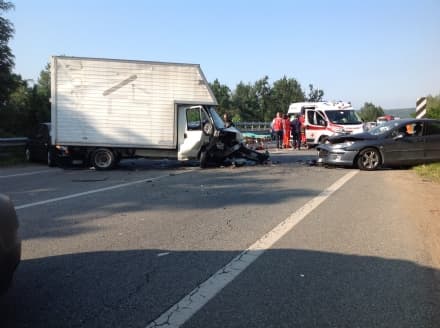 SALASSA - Drammatico incidente sulla pedemontana: cinque feriti e un pullman di bimbi coinvolto - VIDEO E FOTO
