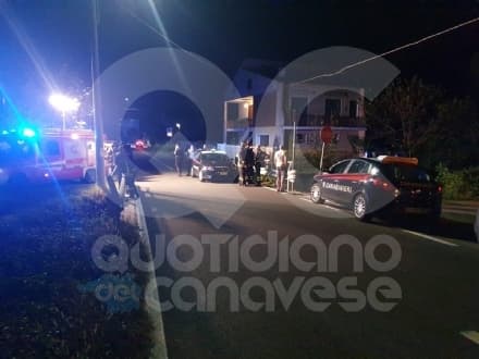 OGLIANICO - Rubano una Grande Punto per un furto in villa ma si schiantano in un canale: è caccia alla banda di ladri