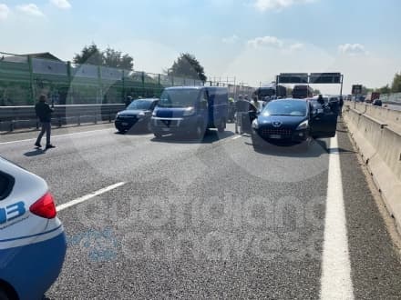 TANGENZIALE TORINO - Protesta dei ristoratori: auto bloccate e code di diversi chilometri. Tra loro anche alcuni imprenditori canavesani - VIDEO