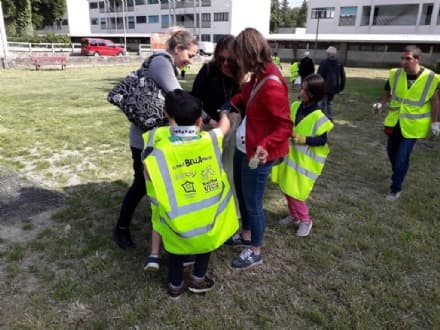 IVREA - I bimbi hanno ripulito il parco giochi di San Grato - FOTO
