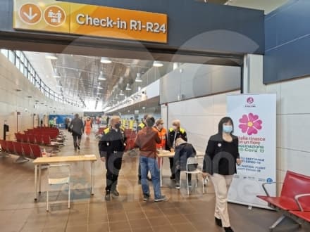 CASELLE - Operativo il nuovo maxi punto vaccinale dell'aeroporto: si trova nello Ski Terminal di Torino Airport - FOTO