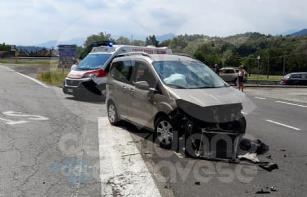 BALDISSERO CANAVESE - Scontro sulla provinciale, due ragazze ferite trasportate in ospedale - FOTO