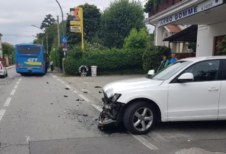 FAVRIA - Incidente stradale in via Caporal Cattaneo: scontro auto-pullman - FOTO