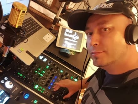 CUORGNE' - Dai vinili alle consolle tecnologiche: 25 anni di viaggio nella musica per Alex ErrE DJ - FOTO