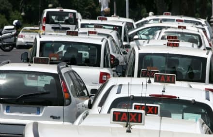 CASELLE - Niente taxi per la cliente sulla sedia a rotelle