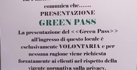 CHIAVERANO - «Green pass solo volontario», ma dal Comune fanno rimuovere il cartello dall'ingresso del locale