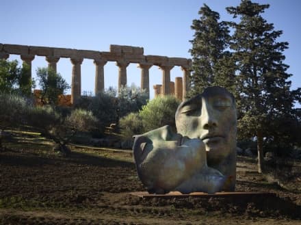 IVREA - In piazza Ottinetti due grandi opere di Mitoraj