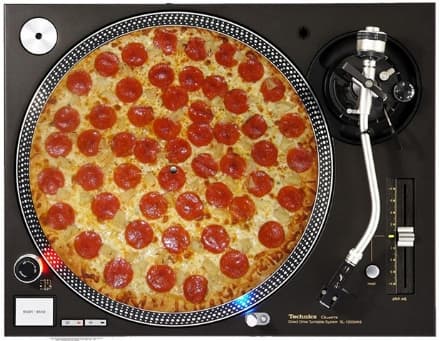 FOOD - La pizzeria in cui si paga con i vinili