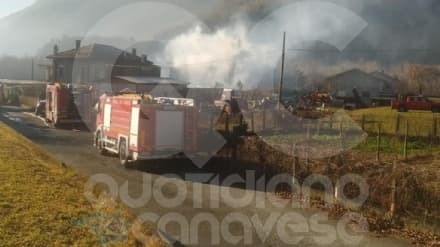 SETTIMO VITTONE - A fuoco un laboratorio per lavorare il legno: una persona ustionata - FOTO