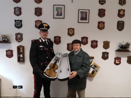 LEINI - Dopo 26 anni il violino rubato è finalmente tornato a casa