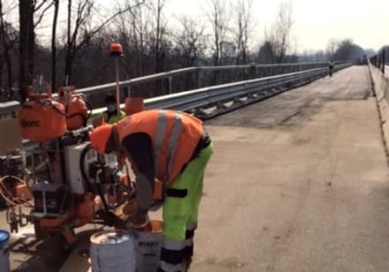 LOMBARDORE - Cantiere sul ponte della 460, code nelle ore di punta e automobilisti esasperati: fine lavori il 31 maggio