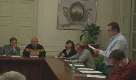 RIVARA - Consiglio comunale a suon di martellate - VIDEO