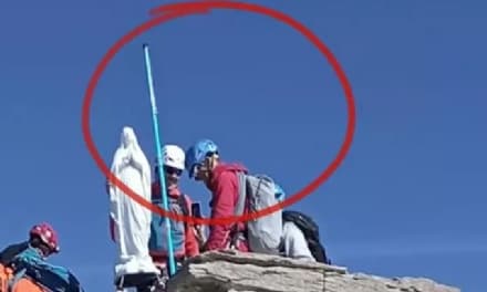 GRAN PARADISO - Rubata la bandiera del centenario a 4000 metri di quota