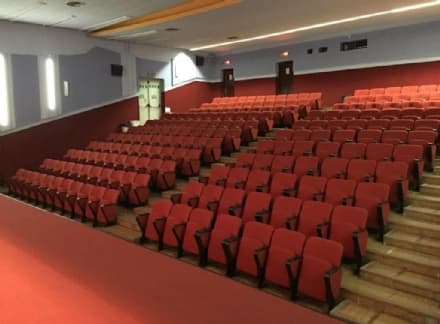 VALPERGA - Cinema Ambra: in regalo le poltrone, un pezzo di storia per tutti i canavesani