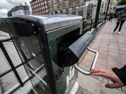 AMBIENTE – Il bidone della spazzatura con voce sexy