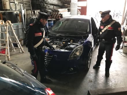 LEINI - Auto rubate nell'officina illegale: due arresti - VIDEO
