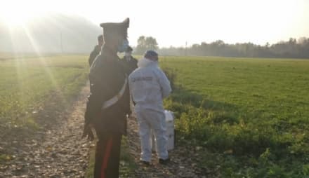 CHIVASSO - Abbandonano nei campi il cadavere dell'amico