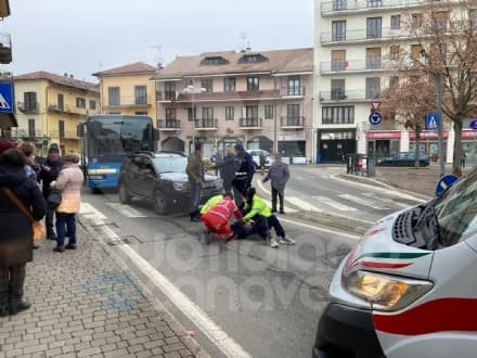 CHIVASSO - Pedone con il cane investito sulle strisce: il quattro zampe è scappato dopo l'incidente - FOTO