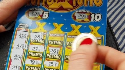 IVREA - Gioca 5 euro e ne vince 100 mila con un Gratta e Vinci
