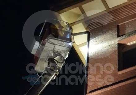FRONT CANAVESE - Calabroni molesti alla casa di riposo: intervengono i vigili del fuoco - FOTO