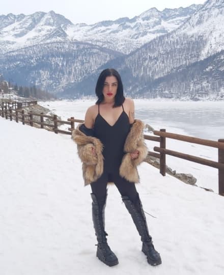 CERESOLE REALE - Dopo i peni giganti sul ghiaccio la visita della pornostar Sabrina Ice