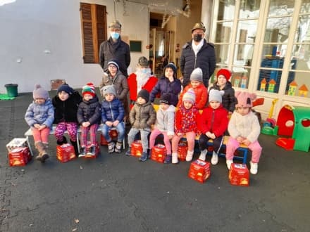 VALPERGA - Babbo Natale Alpino porta doni e sorrisi ai bimbi della Luttati - FOTO e VIDEO