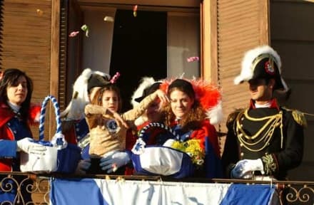 IVREA - Alzata degli Abbà, fagioli grassi, polenta e merluzzo: il Carnevale entra nel vivo