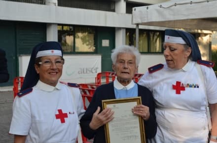 IVREA - Crocerossina a 87 anni premiata dal Generale Figliuolo: «Sono in salute, vivo sola e questo è il modo per fare qualcosa per gli altri»