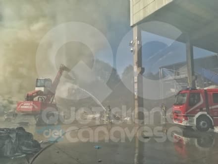 MAPPANO - Incendio in una ditta che si occupa di servizi ambientali e stoccaggio rifiuti - FOTO