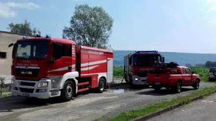 IVREA - Incendio cantine, pronto intervento dei vigili del fuoco