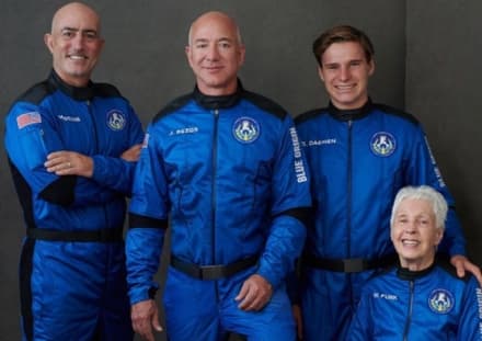 SPAZIO - Bezos si è tolto lo sfizio (evviva)