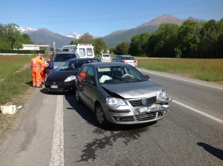 SALASSA - Scontro tra quattro auto sulla 460: traffico in tilt