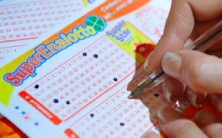 MONTALTO DORA - Gioca 2 euro e ne vince 26mila al Superenalotto