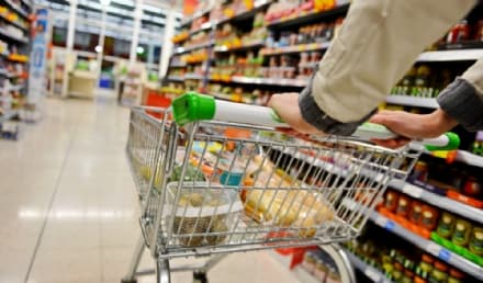 COVID - In Piemonte chiudono i centri commerciali il sabato e la domenica. Nelle scuole superiori più lezioni via internet