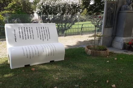 RUEGLIO - Installate le tre panchine letterarie dedicate all'opera di Vignot - FOTO