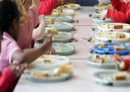 FAVRIA - Educatrice allontanata dalla mensa: le mamme la difendono