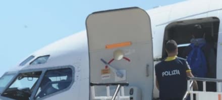 TORINO-CASELLE - Inneggia agli jihadisti: un algerino espulso