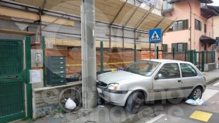 CHIVASSO - Investe una ragazza e finisce con l'auto contro un palo: 53enne di Leini in prognosi riservata