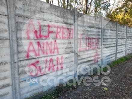 CASTELLAMONTE - Scritte anarchiche sui muri, residenti chiedono più controlli e telecamere