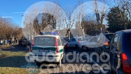CASTELLAMONTE - Ex ospedale preso d'assalto per i tamponi molecolari: code ovunque e traffico in tilt come nei primi giorni della pandemia