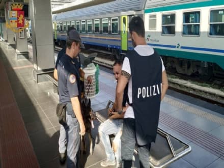 CHIVASSO - «Tagliano» da scuola ma prendono il treno senza biglietto: la polizia chiama i genitori...
