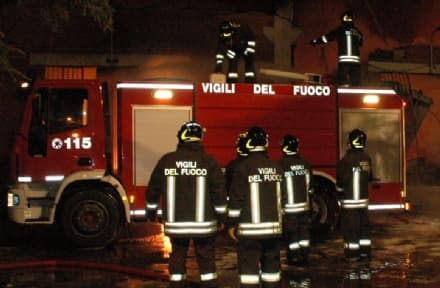 CANISCHIO - Una baita in fiamme: dentro non c'era nessuno