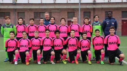 CALCIO - Insulti omofobi alla squadra vestita di rosa: sei giovani calciatori del Volpiano squalificati