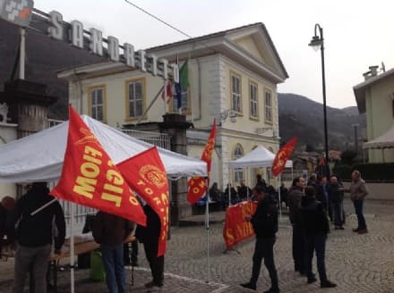 PONT - Presidio dei lavoratori davanti ai cancelli della Sandretto