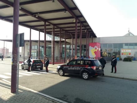 IVREA - Controlli antidroga al Movicentro: marocchino arrestato con tre panetti di hashish - VIDEO