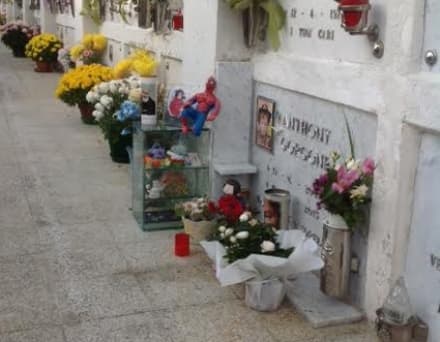 AGLIE' - Sciacalli al cimitero, depredata la tomba di un bimbo